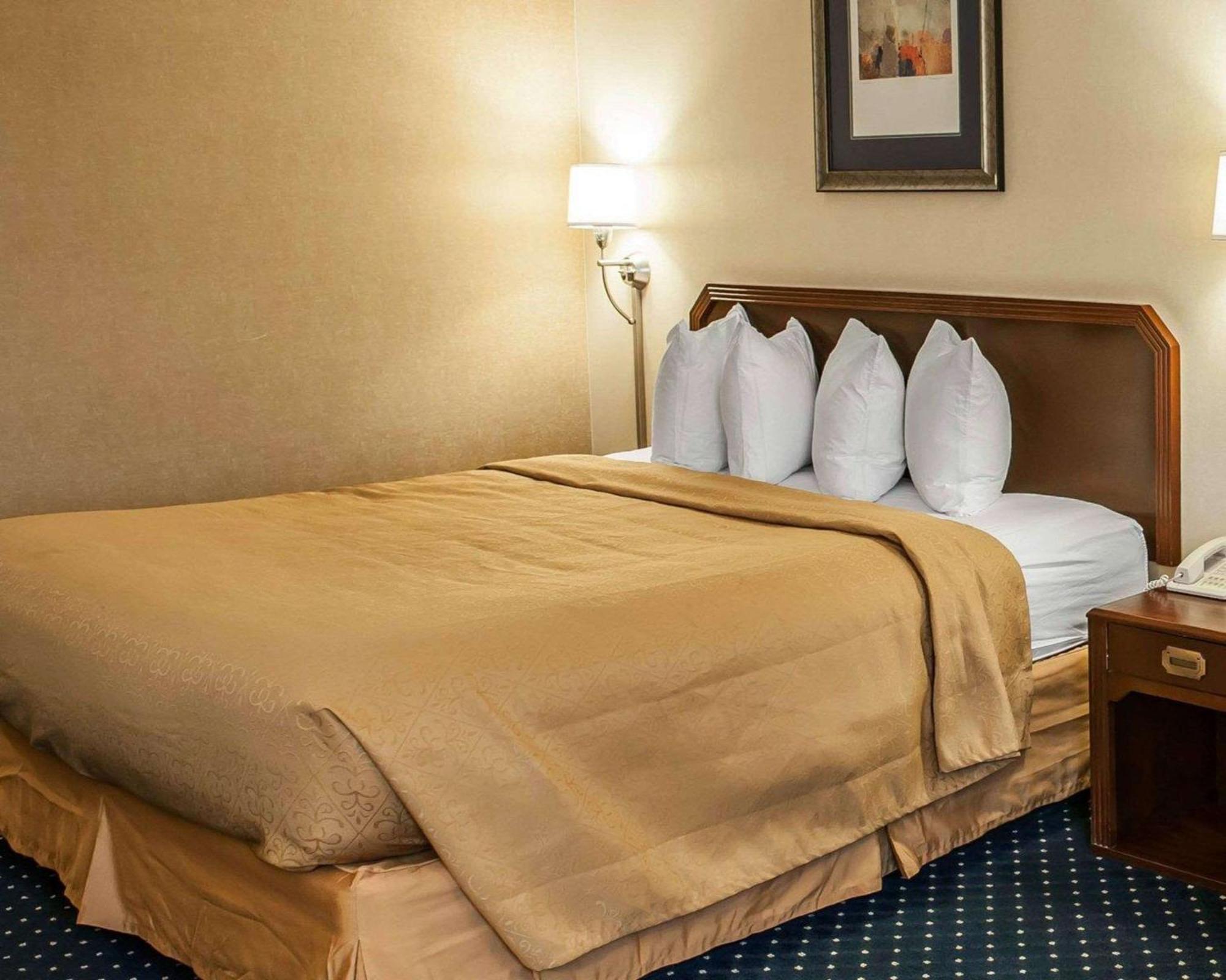 Quality Inn & Suites Goshen Buitenkant foto